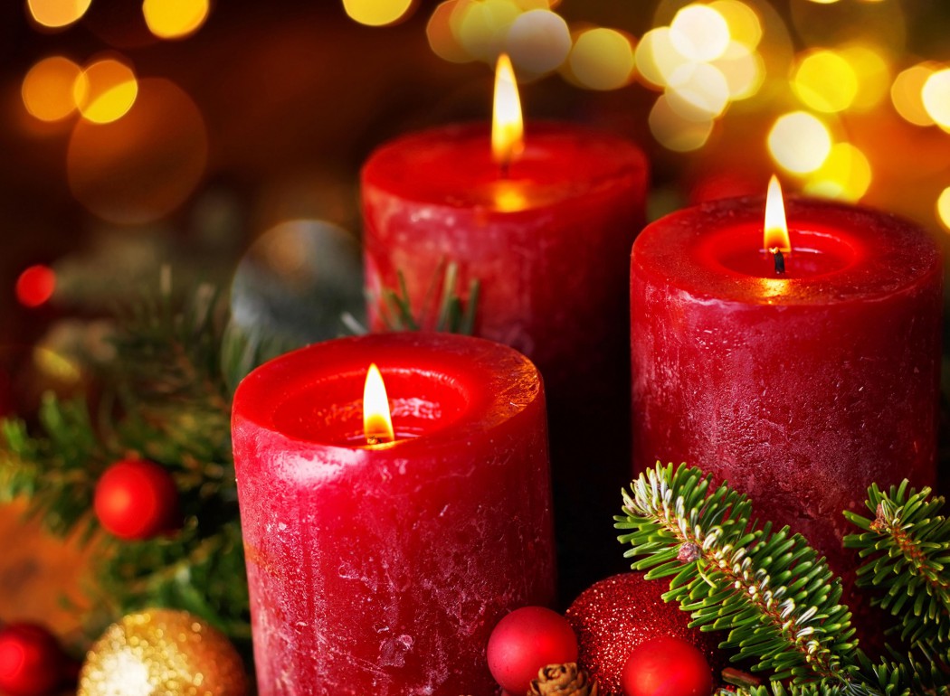 Red-Christmas-Candles-Pine-Branches-Decorations-Greeting-Card-for-Mobile-Phones-Tablet-and-PC-3840x2160